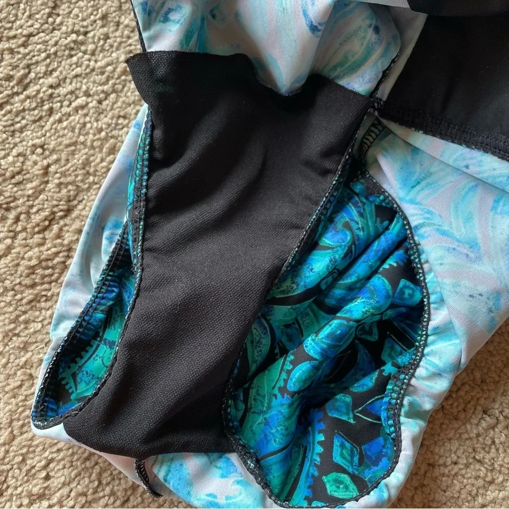 Miraclesuit One Piece Swimsuit Bathing Suit 10 Paisley Beach Swimwear Vacation
